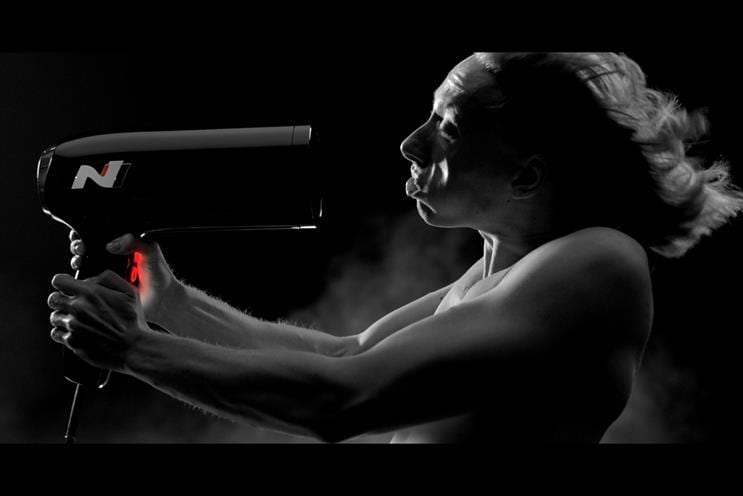 Hyundai N ritmini kulaklık, fön makinesi ve parfümle hissedin