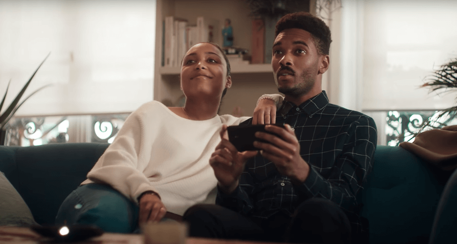 Motorola son reklamında Apple ve Samsung’u trolledi