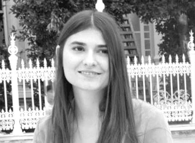 Sena Hayta: Kendi modern olsa da, ilkel dürtülerimizi harekete geçirir