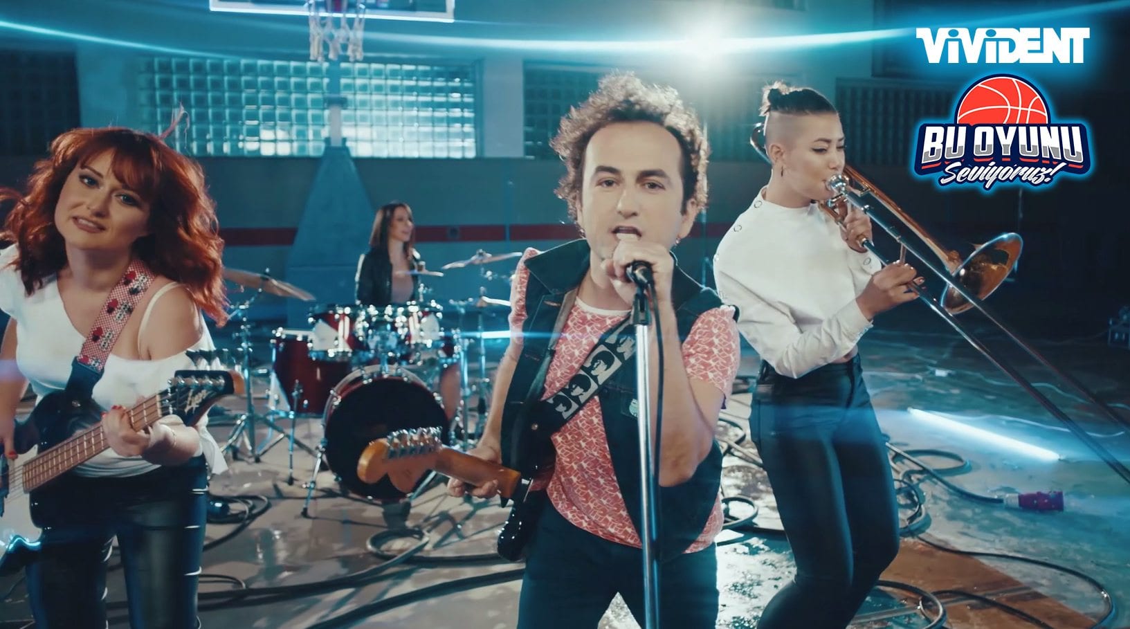 Vivident, basketbola destek kampanyasını yeni bir şarkıyla taçlandırıyor