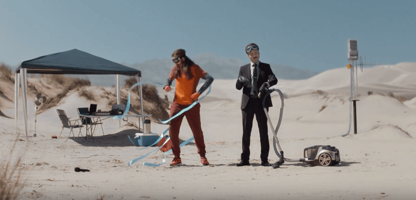 Karaca yeni süpürgesi Vantuz'u çölde test ediyor