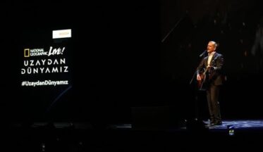 Chris Hadfield Uzaydan Dünyamızı anlattı