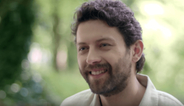 Aptamil Babalar Günü’nü duygusal bir tonda kutluyor