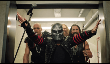 Yeni Haribo reklamı ve tam göbeğinde bir rock grubu