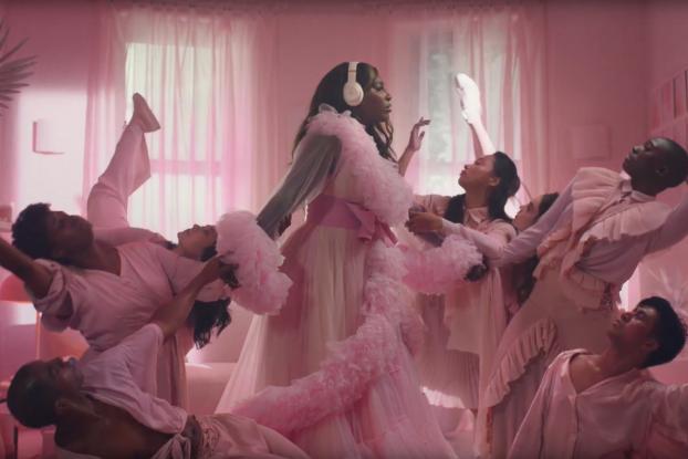 Beats by Dre'nin yeni reklam filminde birden çok Serena Williams