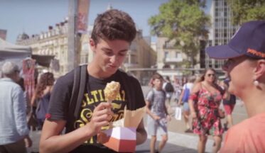 Popeyes tavuk aromalı dondurma ile ne yapıyor