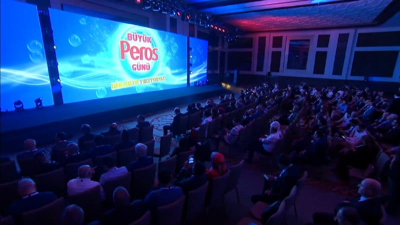 Peros gönüllerin tercihi lansmanını ünlü isimlerle gerçekleştirdi