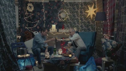 IKEA Noel reklamı bir asansörün içinde geçiyor-campaigntr