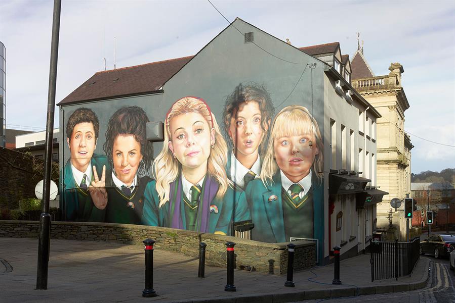 Derry Girls dizisine 4Creative imzalı yeni kampanya - campaigntr