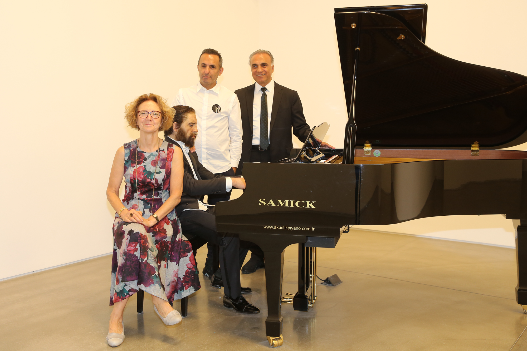 Yapı Kredi 75. yılını “Abrakadabra” ile kutladı-campaigntr